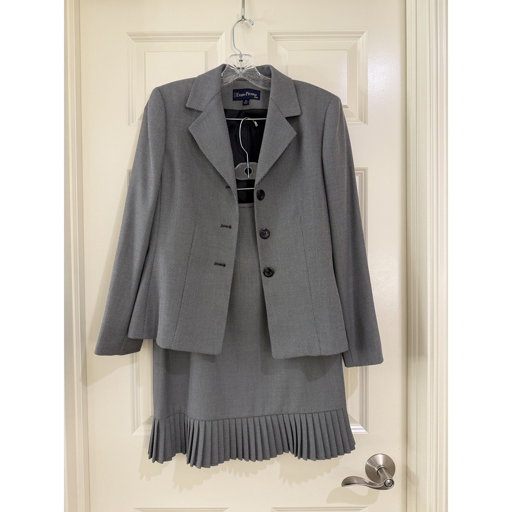 evan -picone women 2- piece skirt suits size 6P NEW WITHOUT TAG